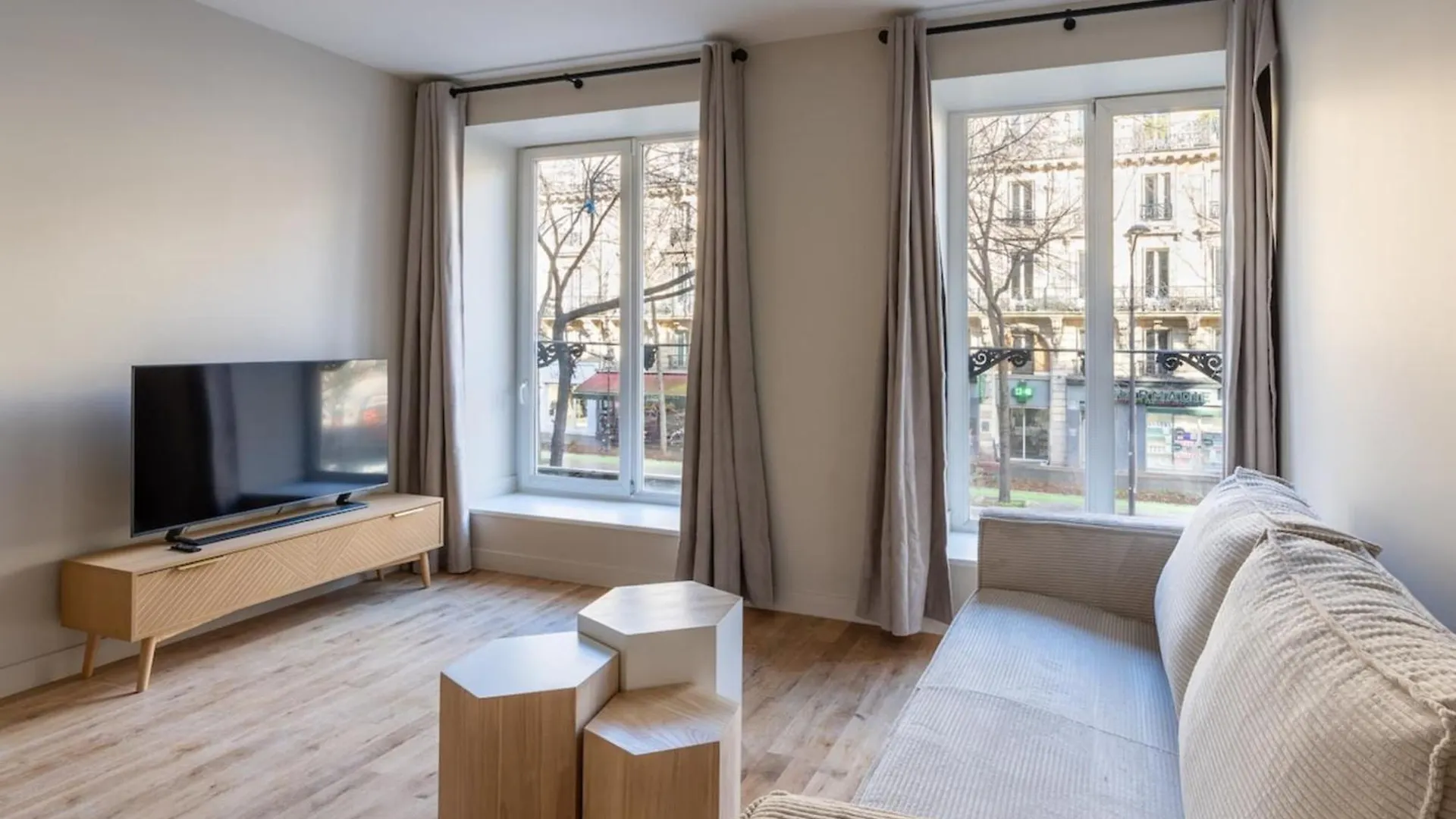 Modern Open-air Near Montmartre Apartment Paris