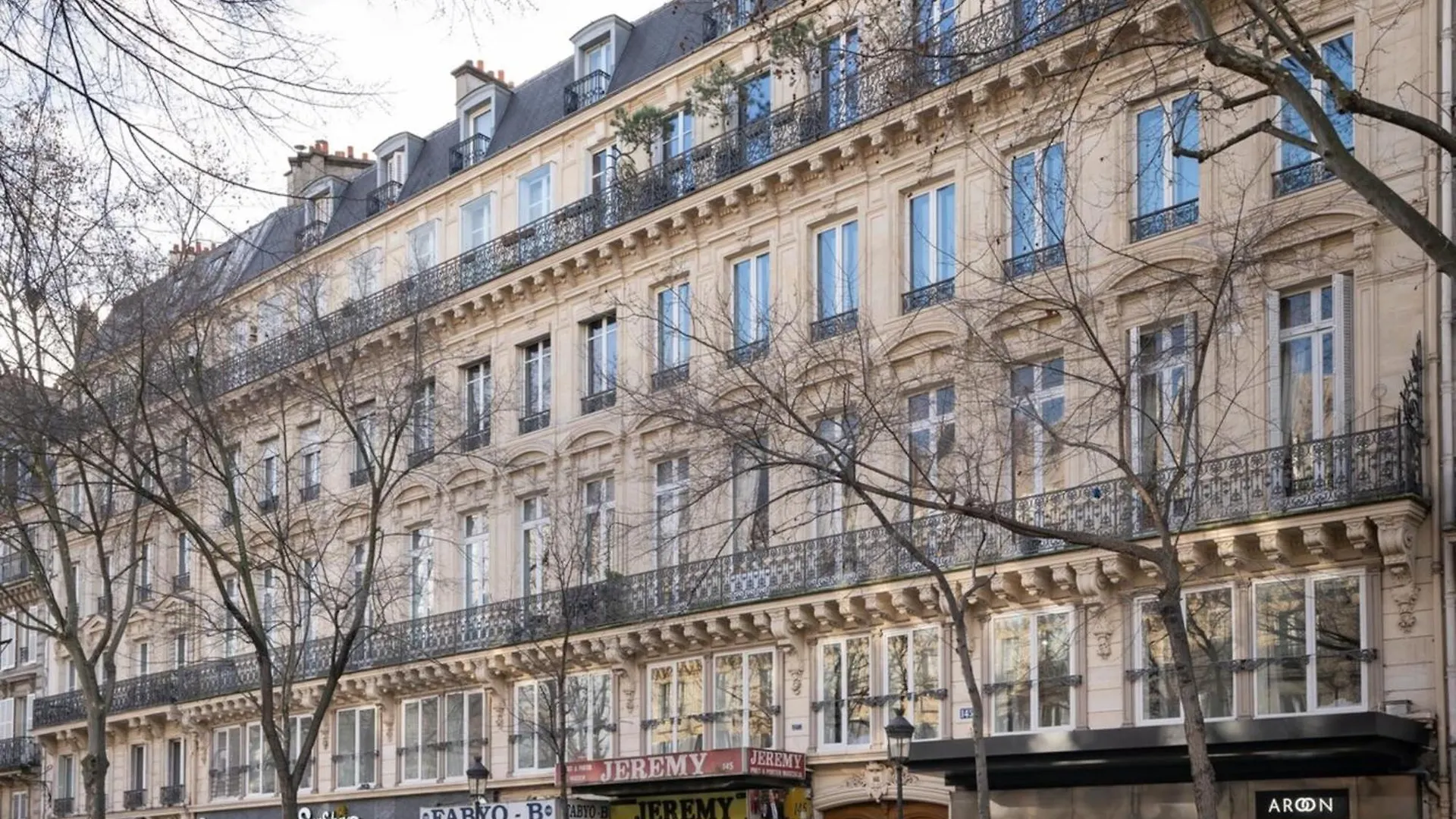 Modern Open-air Near Montmartre