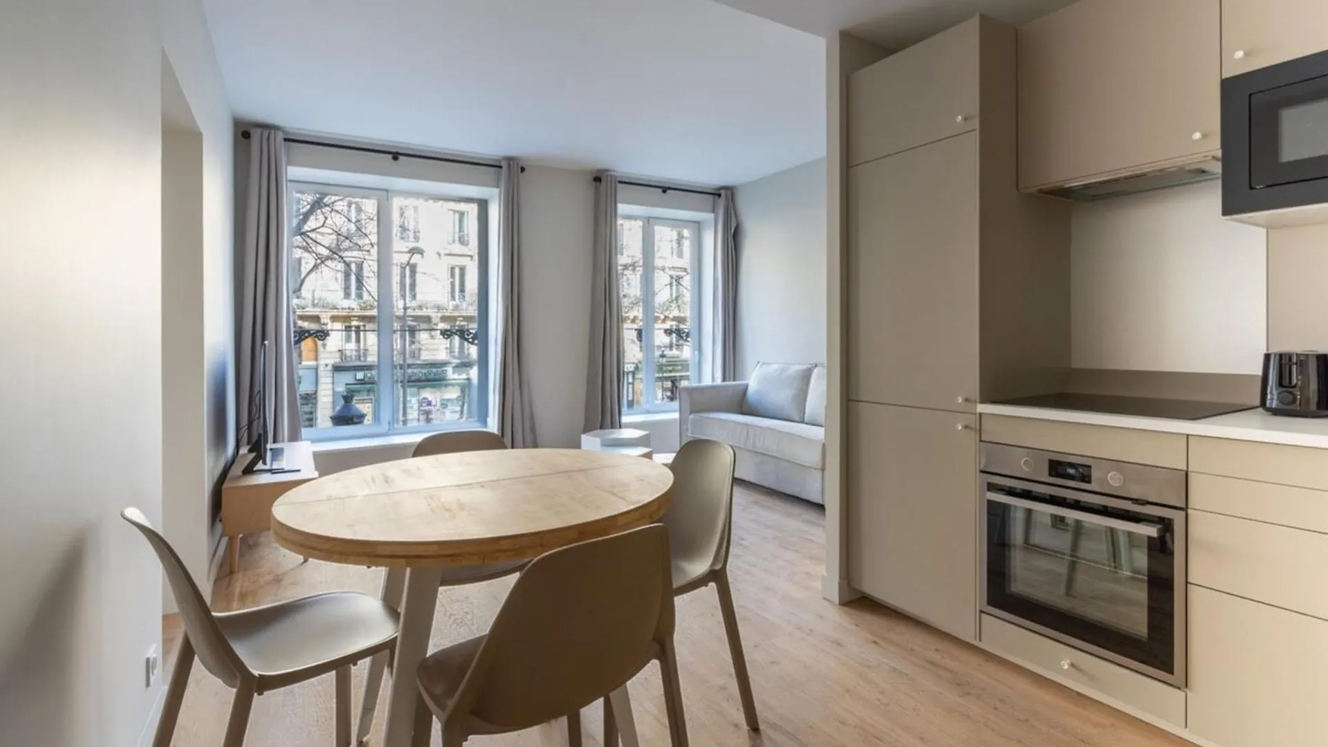 Modern Open-air Near Montmartre Apartment *