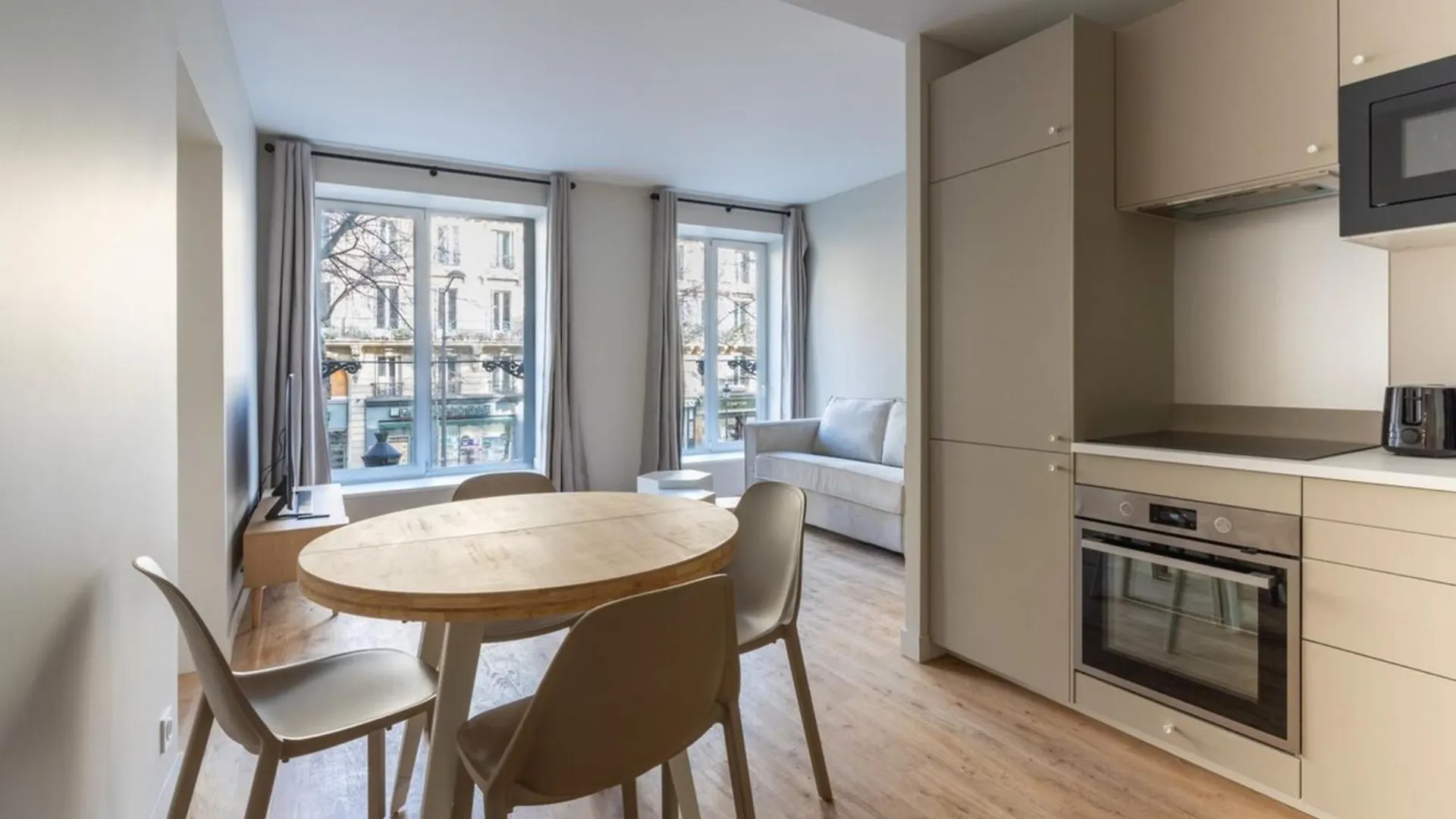 Modern Open-air Near Montmartre Apartment